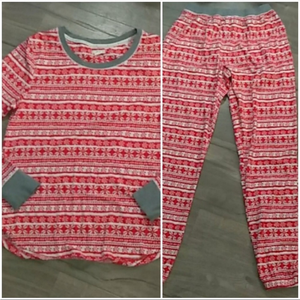 Layla,Women’s Christmas pajama set size small.